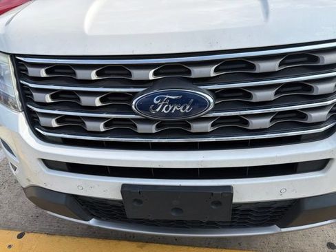 Used 2017 Ford Explorer XLT w/ Equipment Group 202A FWD image 41