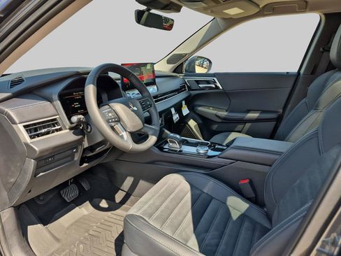 New 2025 Mitsubishi Outlander SE image 9