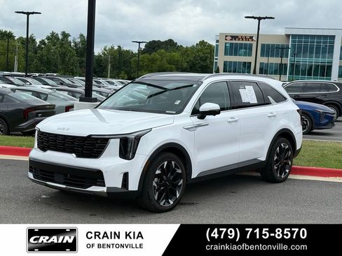 Certified 2025 Kia Sorento SX FWD image 3