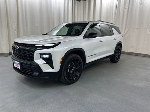 Used 2025 Chevrolet Traverse RS image 2