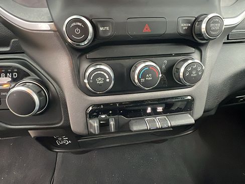 Used 2024 RAM 2500 Big Horn w/ Bed Utility Group image 32