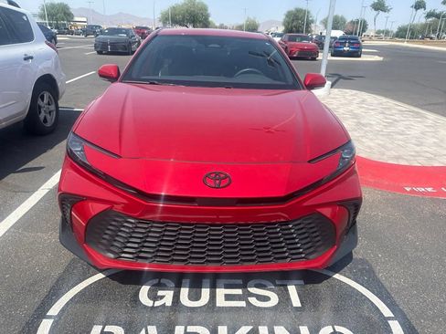 Used 2025 Toyota Camry SE FWD image 2