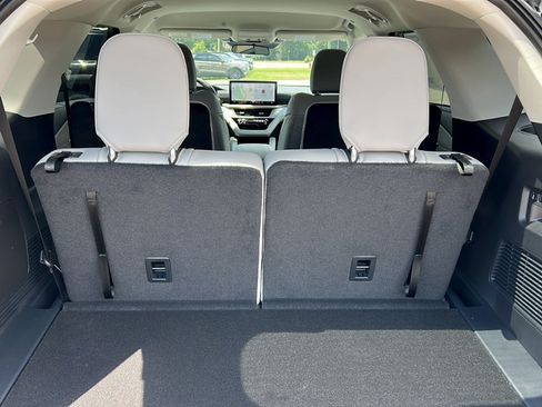 New 2026 Ford Explorer Active w/ Active Comfort Package RWD image 7