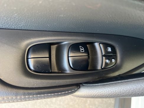 Used 2017 Nissan Rogue SV AWD/4WD image 51