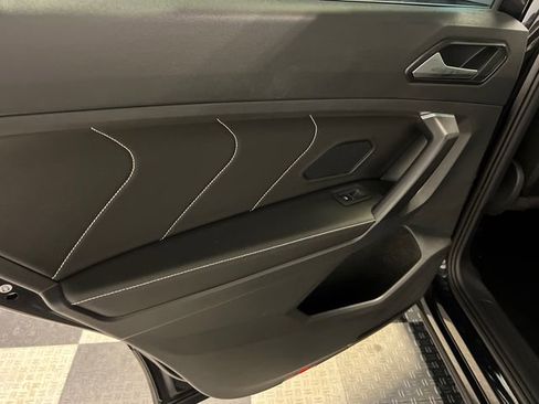 Certified 2023 Volkswagen Tiguan SE R-Line FWD image 17