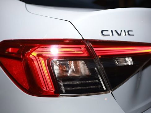 Used 2023 Honda Civic Sport image 25