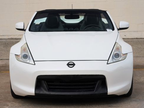 Used 2010 Nissan 370Z Touring RWD image 32