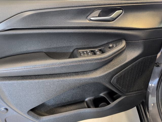 Used 2023 Jeep Grand Cherokee Altitude AWD/4WD image 14