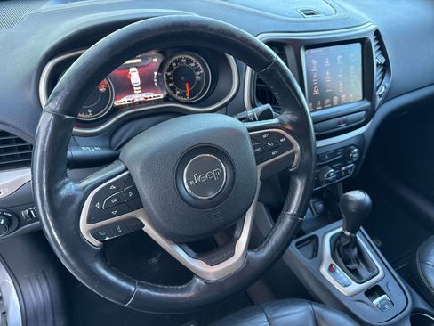 Used 2016 Jeep Cherokee Limited image 21