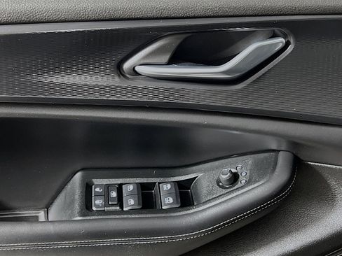 Used 2025 Jeep Grand Cherokee L Laredo image 17