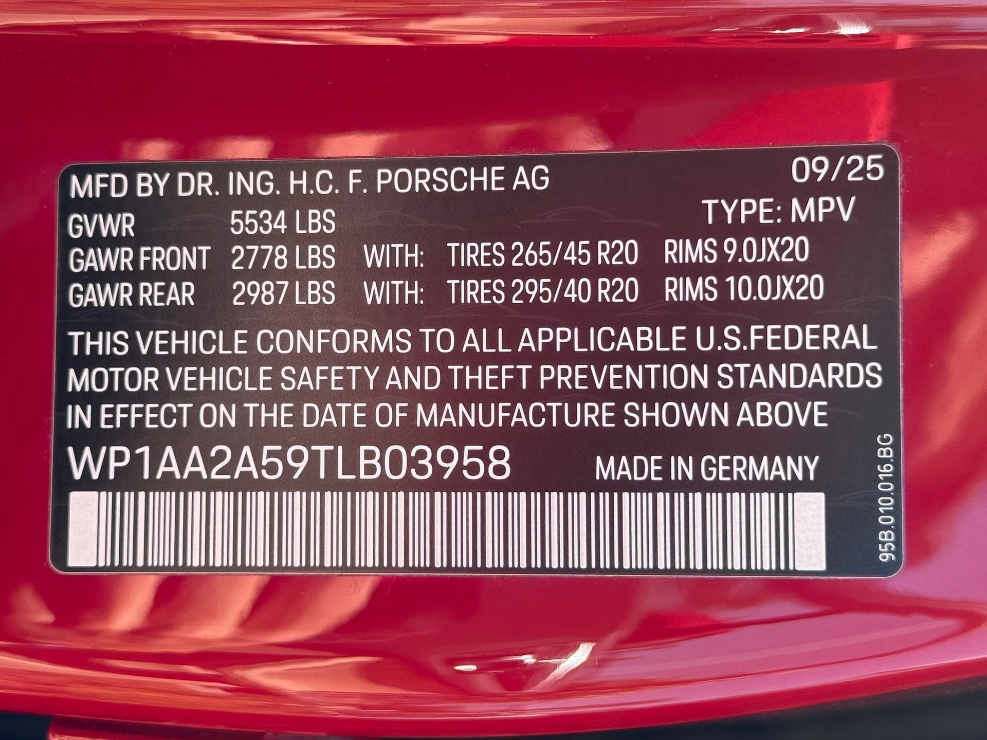 Certified 2026 Porsche Macan AWD/4WD image 37