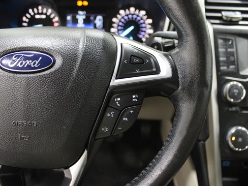 Used 2018 Ford Fusion SE image 12