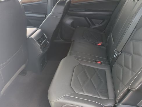 Certified 2025 Volkswagen Atlas SE image 17