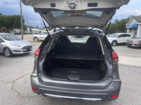 Used 2017 Nissan Rogue SV FWD image 10