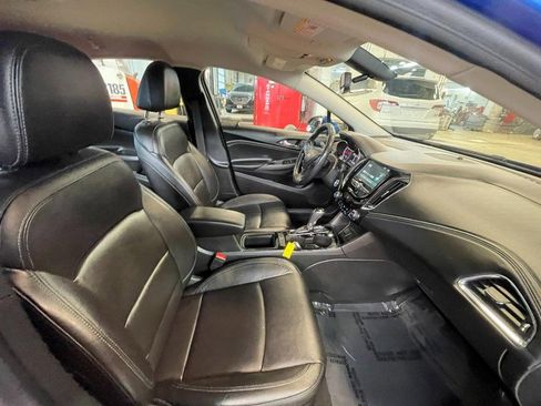 Used 2018 Chevrolet Cruze Premier image 11