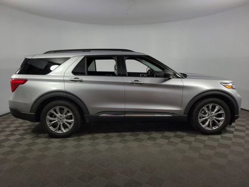Used 2020 Ford Explorer XLT w/ Equipment Group 202A image 13