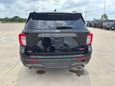 Used 2023 Ford Explorer XLT w/ Equipment Group 202A RWD image 5