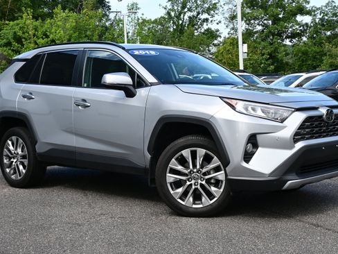 Used 2019 Toyota RAV4 Limited w/ Advanced Technology Package AWD/4WD image 2