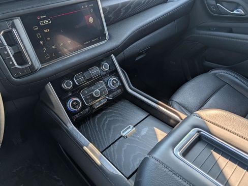 Used 2023 GMC Yukon XL Denali w/ Advanced Technology Package image 17