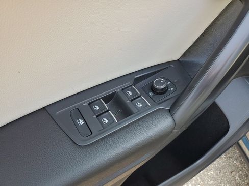 Used 2021 Volkswagen Tiguan SE AWD/4WD image 13
