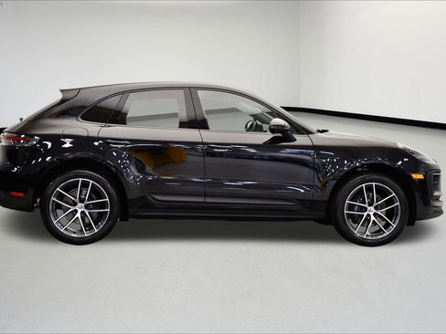 Used 2025 Porsche Macan image 8