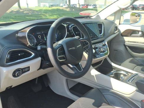 Certified 2022 Chrysler Pacifica Limited FWD image 7