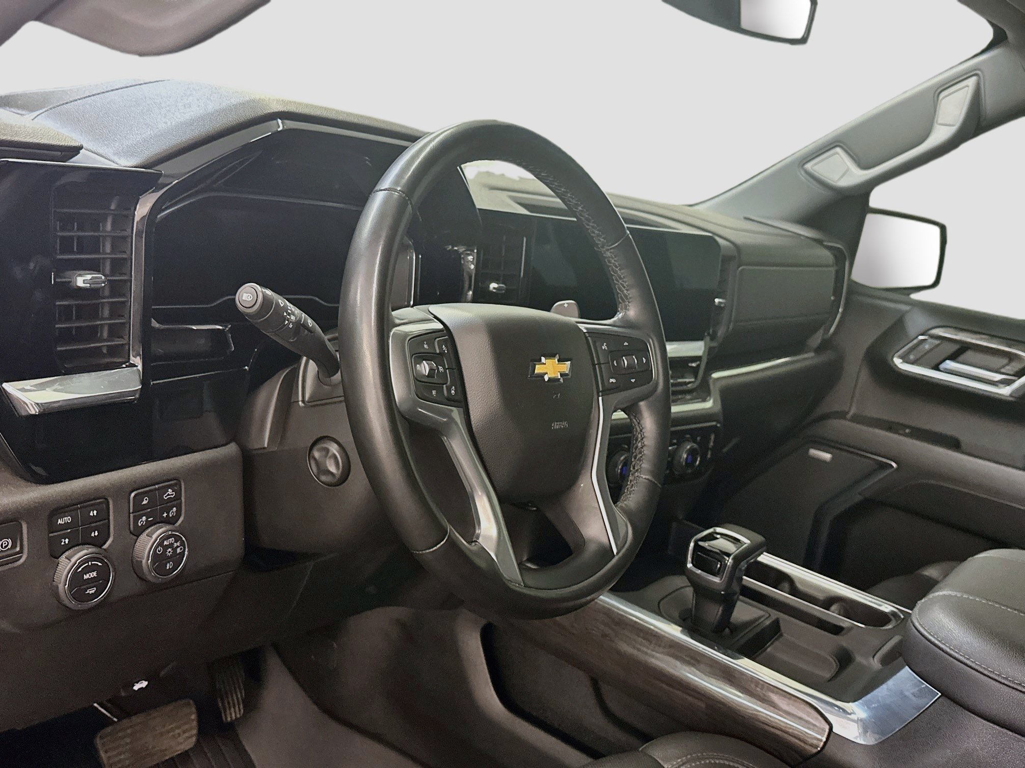 Used 2023 Chevrolet Silverado 1500 LTZ AWD/4WD image 18