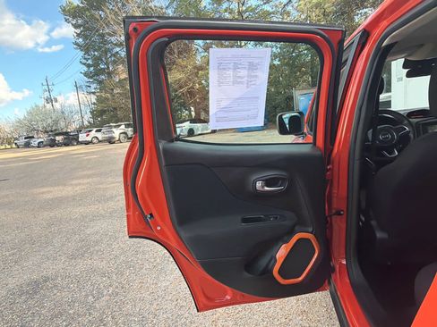 Used 2019 Jeep Renegade Sport image 26