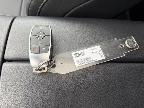 Certified 2025 Mercedes-Benz GLE 450e 4MATIC image 32