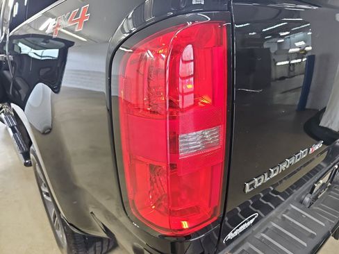 Certified 2019 Chevrolet Colorado W/T w/ Custom Special Edition AWD/4WD image 38