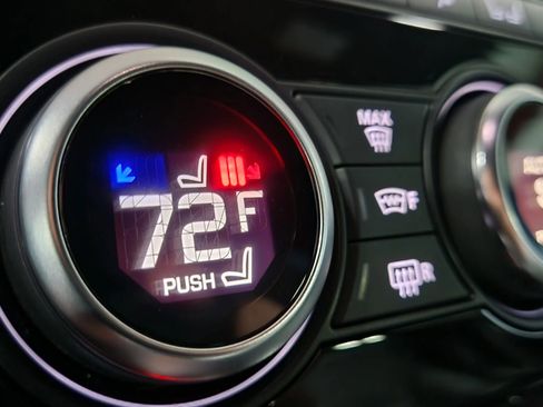 Used 2018 Land Rover Discovery HSE image 36