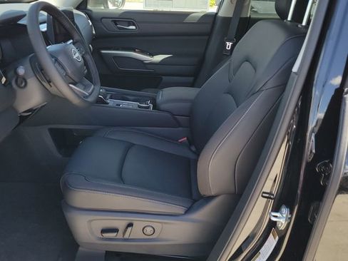 New 2026 Nissan Pathfinder SL image 6