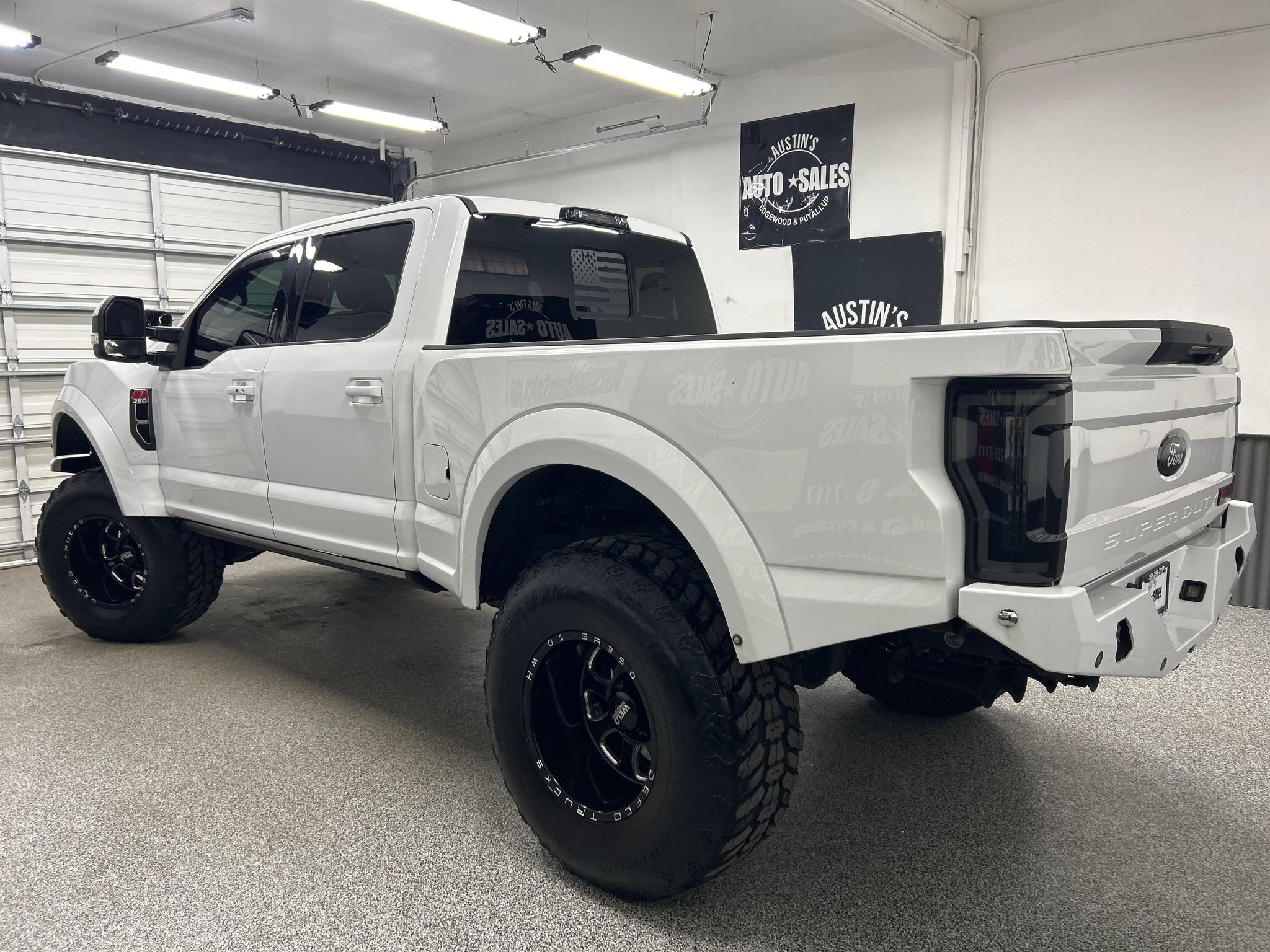 Used 2017 Ford F350 Lariat w/ Lariat Ultimate Package AWD/4WD image 4