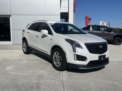 Used 2020 Cadillac XT5 Premium Luxury AWD/4WD image 2