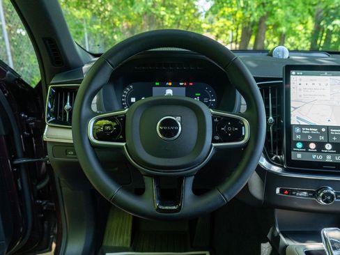 Used 2025 Volvo XC90 T8 Ultra AWD/4WD image 23