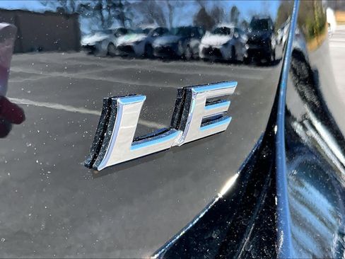 Used 2022 Toyota Camry LE image 10