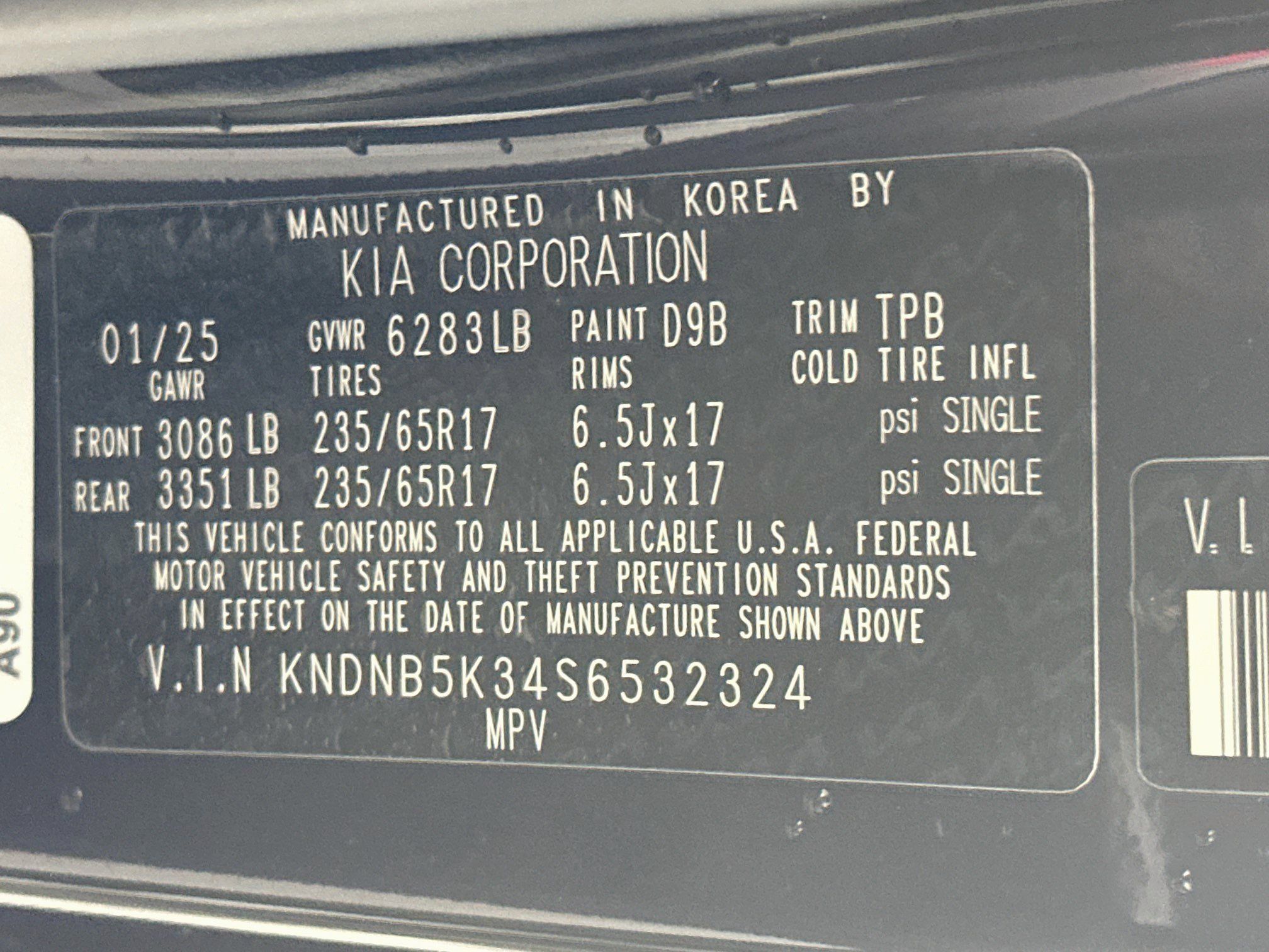 Used 2025 Kia Carnival FWD image 12