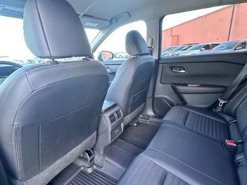 Certified 2025 Nissan Rogue SV image 31