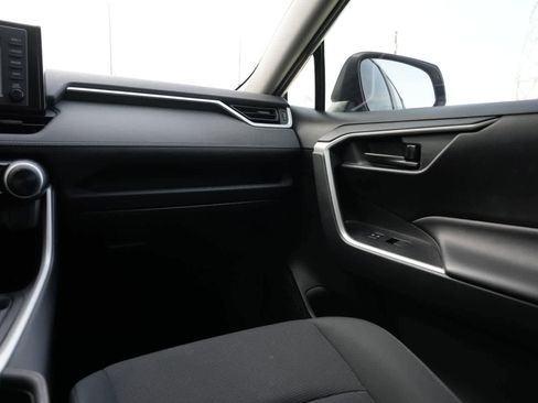 Used 2019 Toyota RAV4 LE FWD image 8
