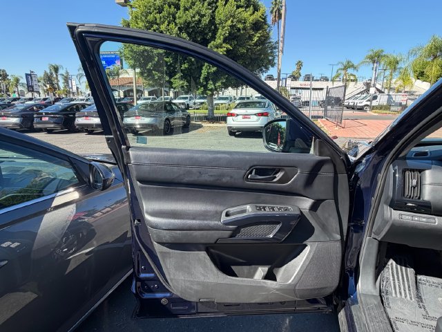 Used 2025 Nissan Pathfinder SV FWD image 15