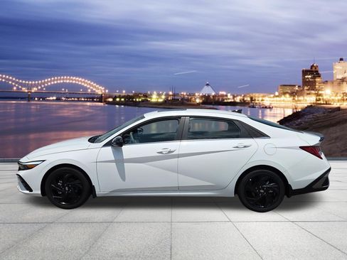 Used 2026 Hyundai Elantra SEL Sport Premium FWD image 2