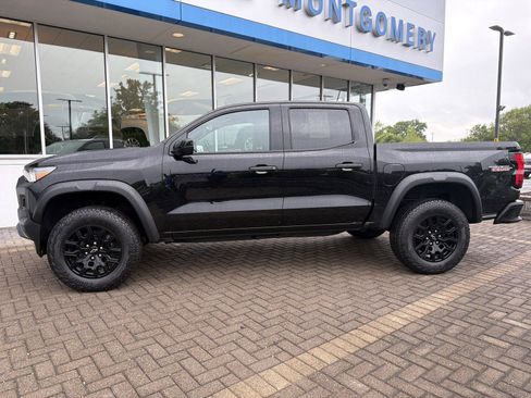 Used 2024 Chevrolet Colorado Trail Boss w/ Technology Package AWD/4WD image 2
