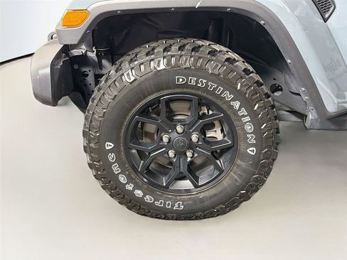 Used 2025 Jeep Gladiator Sport AWD/4WD image 33