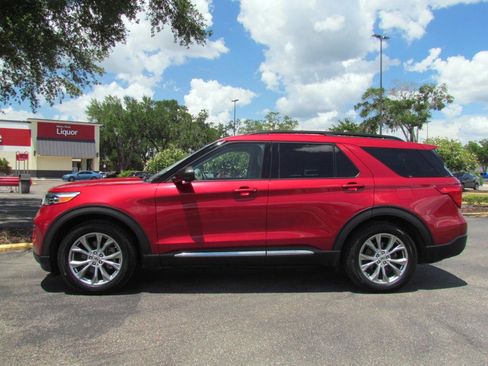 Used 2020 Ford Explorer XLT w/ Equipment Group 202A RWD image 5