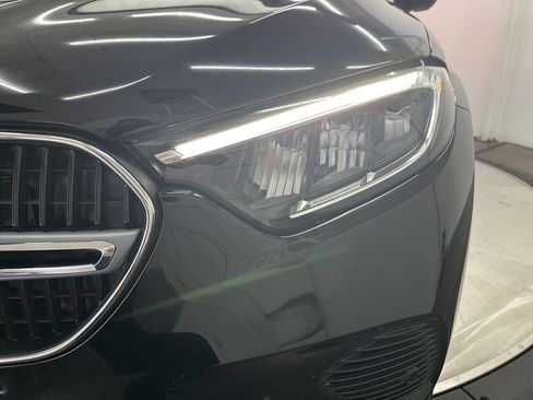 Used 2025 Mercedes-Benz GLC 300 4MATIC image 29