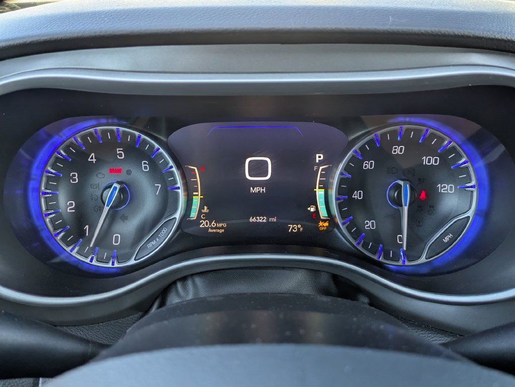 Used 2025 Chrysler Pacifica Select FWD image 17