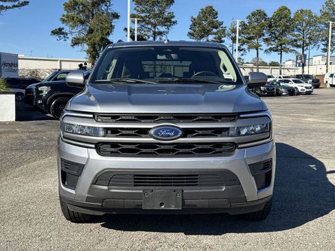 Used 2024 Ford Expedition XLT image 3