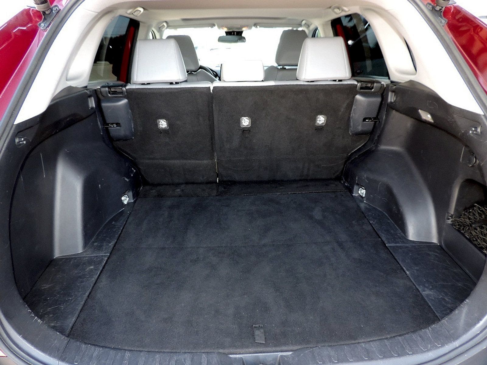Used 2019 Toyota RAV4 XLE Premium FWD image 17