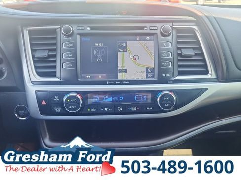 Used 2019 Toyota Highlander XLE AWD/4WD image 25