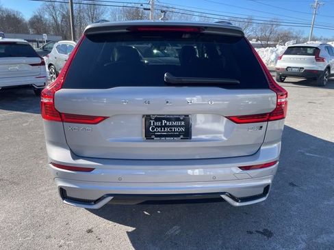 Certified 2025 Volvo XC60 B5 Core image 3